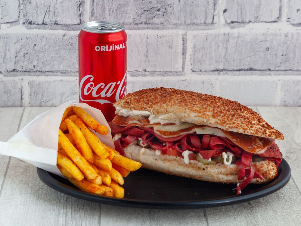 Menü Karışık Salamlı Kumru+Patates+Kola