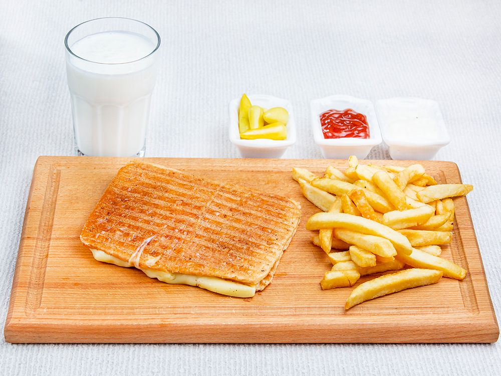 Menü Kaşarlı Ayvalık+Patates+Ayran