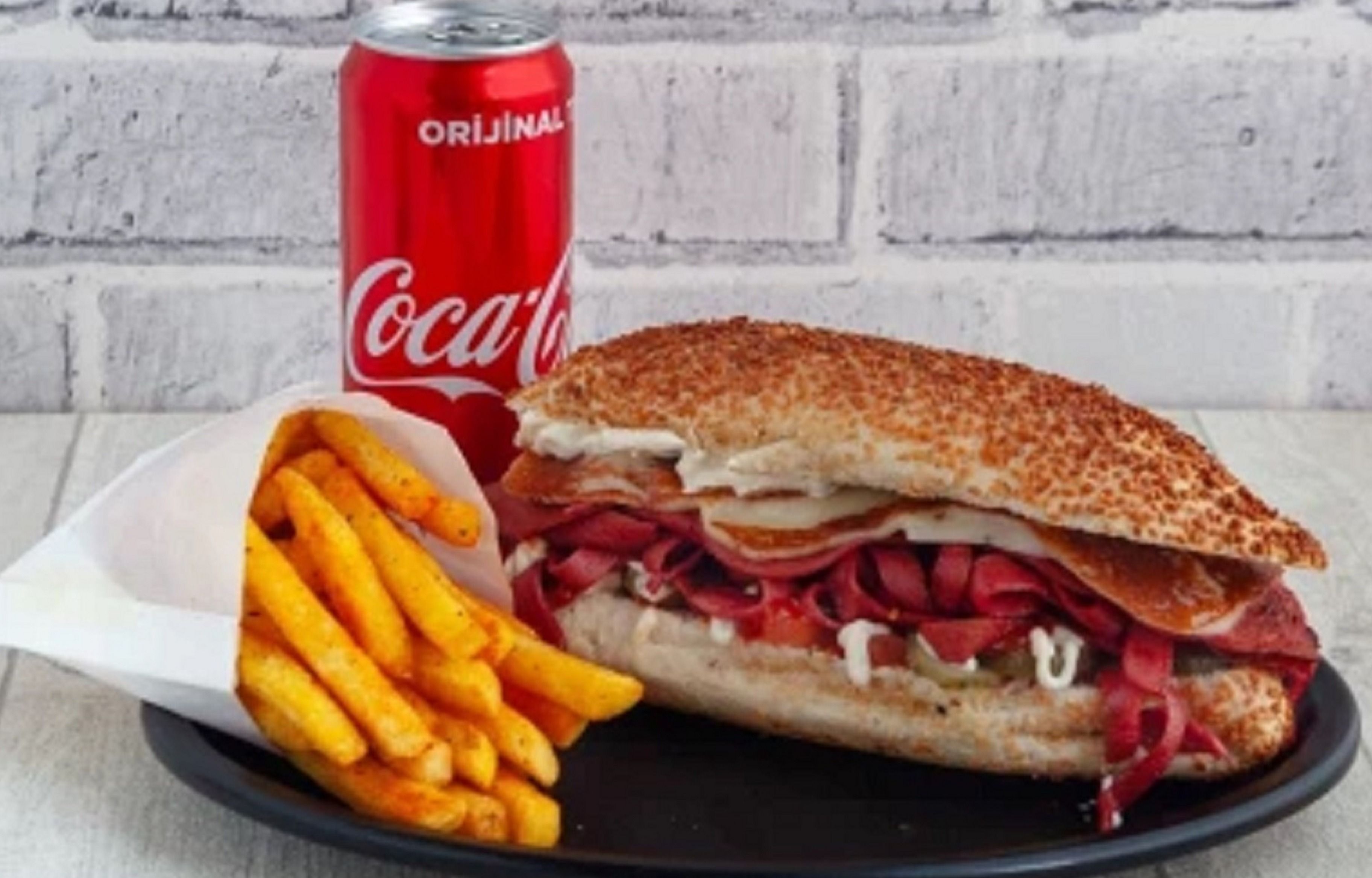 Menü Sucuk Kaşar Yumurta Kumru+Patates+Kola