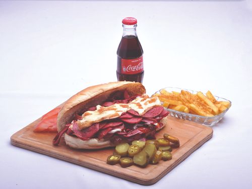 Menü Sucuk Kumru+Patates+Kola