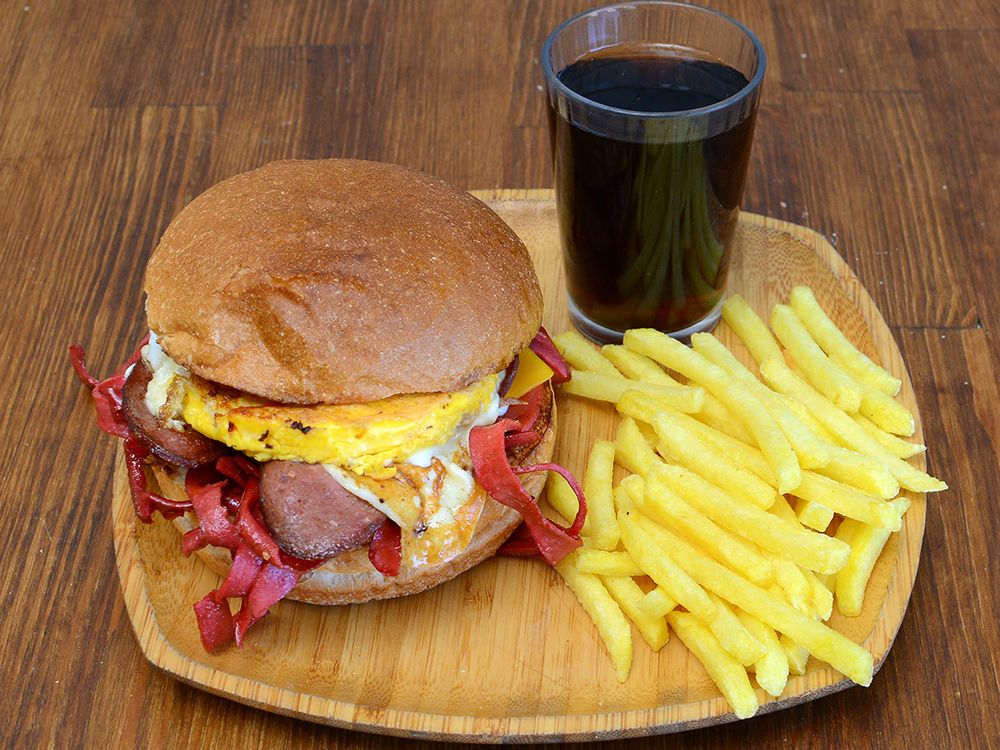 Menü Yumurtalı Karışık+Patates+Kola